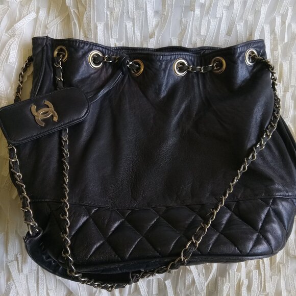 80's CHANEL Bucket Bag - Picture 4 of 10